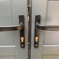 Lock-and-handle-set-for-2-single-gates-being-used-as-a-pair-1