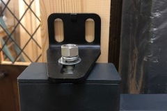 Right angle hinge mounting
