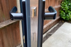 Single gate lock & handle set